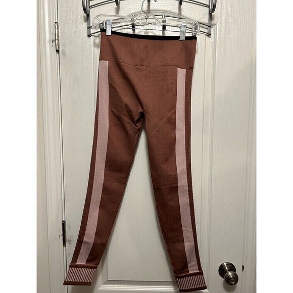 Fabletics Leggings Women’s Medium High Waisted Seamless Colorblock Pink Ribbed - Picture 5 of 16